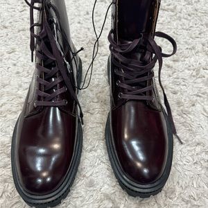 men’s 9.5 brown, shiny combat, boots